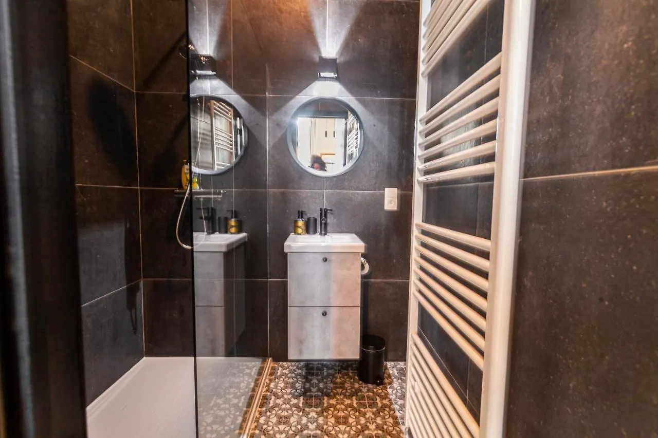 דירה אנטוורפן Luxury Suites Boutique By Rikas Hotels